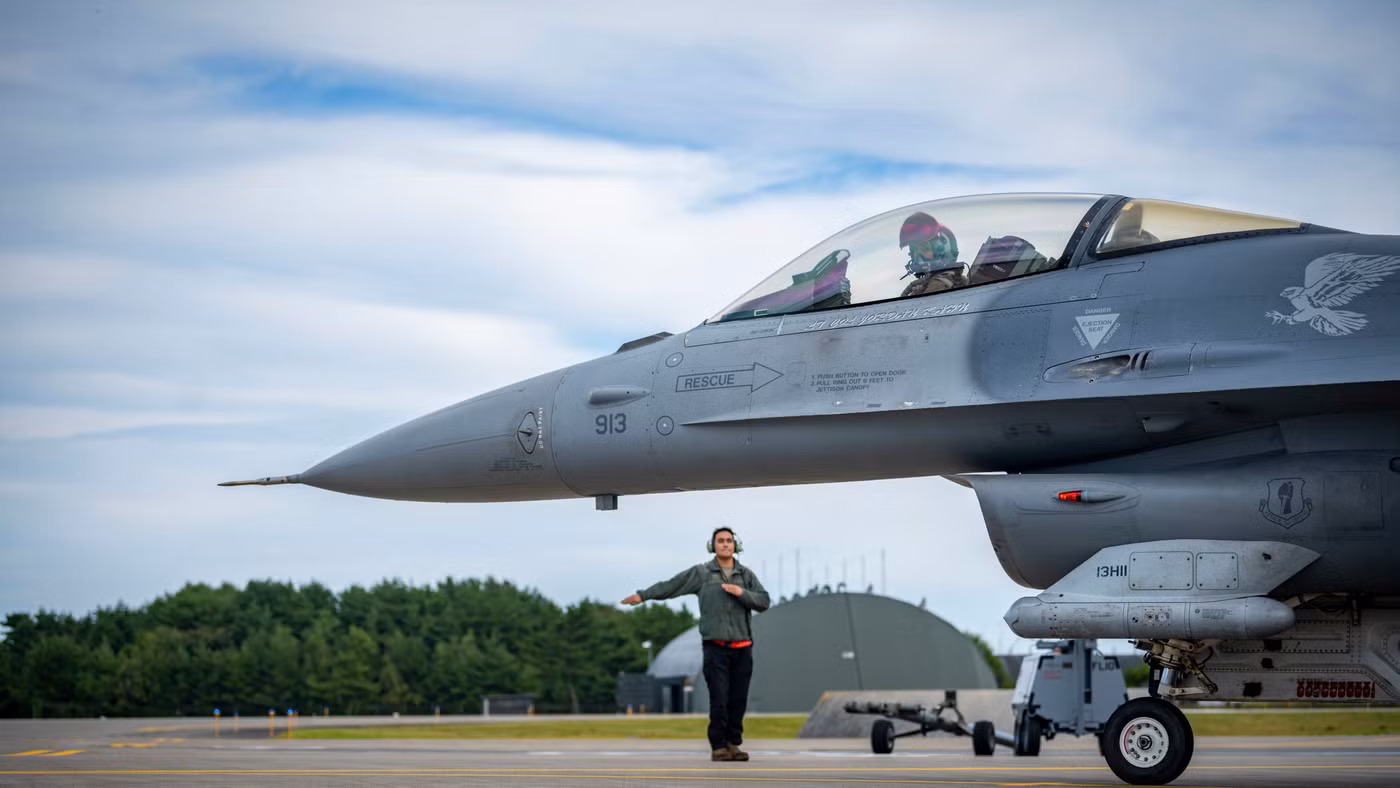 Tiêm kích F-16 tại căn cứ Misawa, Nhật Bản.