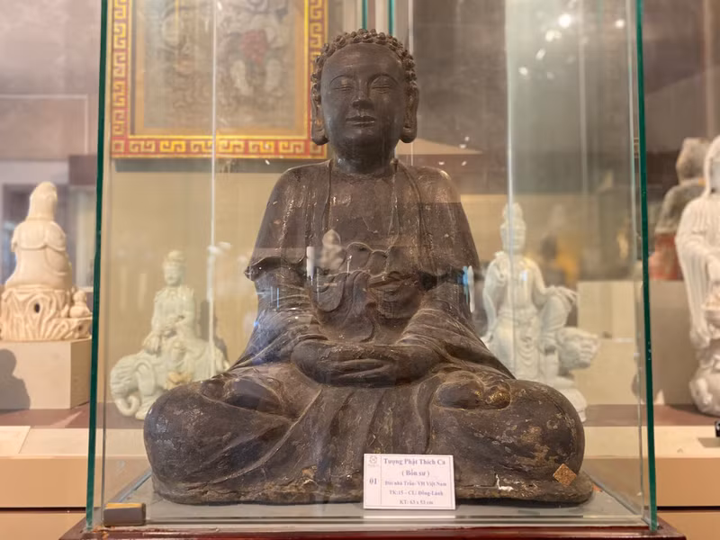 Nhiều sưu tập phản ánh di sản Phật giáo, phong phú đa dạng về phong cách thể hiện và chất liệu, có niên đại tập trung trong vài ba thế kỷ gần đây. Ảnh: H.Vinh. Cận cảnh Bảo tàng văn hóa Phật giáo đầu tiên ở Việt Nam