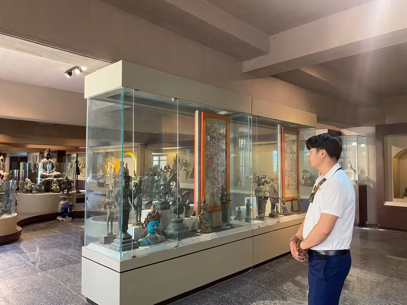 Du khách tham quan bảo tàng. Ảnh: H. Vinh. Cận cảnh Bảo tàng văn hóa Phật giáo đầu tiên ở Việt Nam