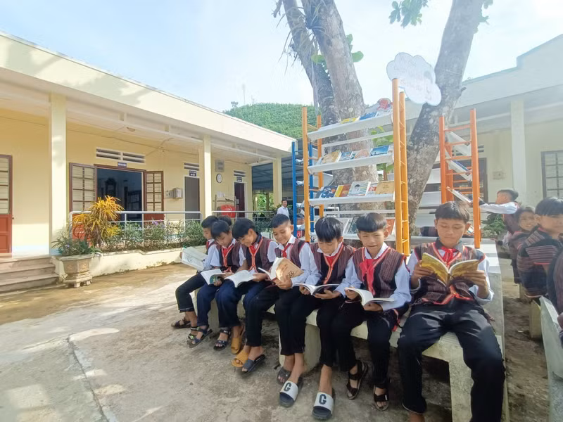 Hào hứng chào đón năm học mới. Đậm sắc màu văn hóa ngày khai giảng nơi vùng xa