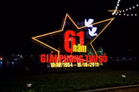 Hà Nội rực rỡ đèn đêm đón ngày Giải phóng Thủ đô ảnh 10 Hà Nội rực rỡ đèn đêm đón ngày Giải phóng Thủ đô - Ảnh 10