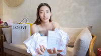 Thời trang đời thường của Hoa hậu Lương Thùy Linh đơn giản nhưng cực sang 