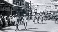 Những hình ảnh hiếm hoi trong ngày giải phóng Thủ đô 62 năm về trước ảnh 10 Nhung hinh anh hiem hoi trong ngay giai phong Thu do 62 nam ve truoc - Anh 10