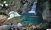 Những chiếc lều võng hiệu Clark Jungle Hammock như thế này có giá từ 389 USD - 500 USD.