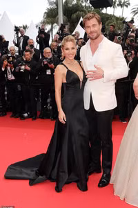 'Đát kỷ đẹp nhất màn ảnh' Ôn Bích Hà xuất hiện ấn tượng tại thảm đỏ Cannes 2024