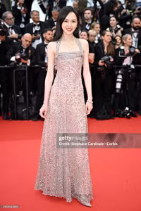 'Đát kỷ đẹp nhất màn ảnh' Ôn Bích Hà xuất hiện ấn tượng tại thảm đỏ Cannes 2024