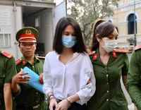 Ngọc Trinh tung bộ ảnh nàng thơ đánh dấu sự trở lại sau biến cố