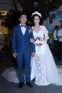 Nhật Kim Anh ôm mẹ chồng thắm thiết trong đám cưới ảnh 2 - 2