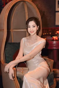 Nhan sắc chuẩn 'thần tiên tỷ tỷ' của Hoa hậu Đặng Thu Thảo sau 10 năm đăng quang
