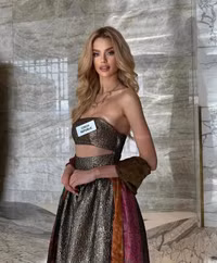 Nhan sắc đời thường xinh như ‘búp bê’ của tân Miss World
