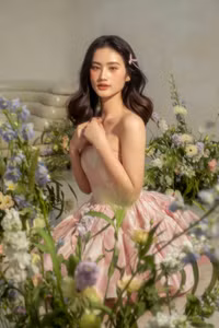 Hoa hậu Ý Nhi ngọt ngào như nàng thơ đón sinh nhật tuổi 22