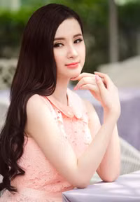 Hành trình lột xác nhờ dao kéo của Angela Phương Trinh
