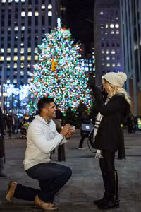 Nhiếp ảnh gia ‘vô tình’ chụp các khoảnh khắc cầu hôn siêu lãng mạn ở New York