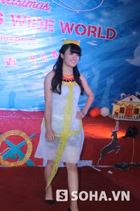 Fashion Show là một trong những tiết mục đặc sắc của chương trình Dạ hội đêm giáng sinh và chào đón năm mới 2015 của thầy và trò trường ĐH Đại Nam (Hà Nội) tổ chức tối ngày 23/12.