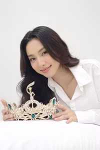 Bộ ảnh đơn giản hết nấc của Hoa hậu Thùy Tiên nhận vô số lời khen