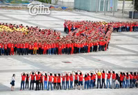 3000 tình nguyện viên xếp hình chim hạc mừng Hành trình đỏ thắng lợi