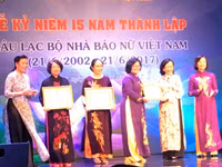 Câu lạc bộ Nhà báo nữ Việt Nam mừng tuổi “trăng rằm” sung sức ảnh 7 Câu lạc bộ Nhà báo nữ Việt Nam mừng tuổi “trăng rằm” sung sức ảnh 7