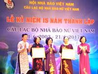 Câu lạc bộ Nhà báo nữ Việt Nam mừng tuổi “trăng rằm” sung sức ảnh 6 Câu lạc bộ Nhà báo nữ Việt Nam mừng tuổi “trăng rằm” sung sức ảnh 6