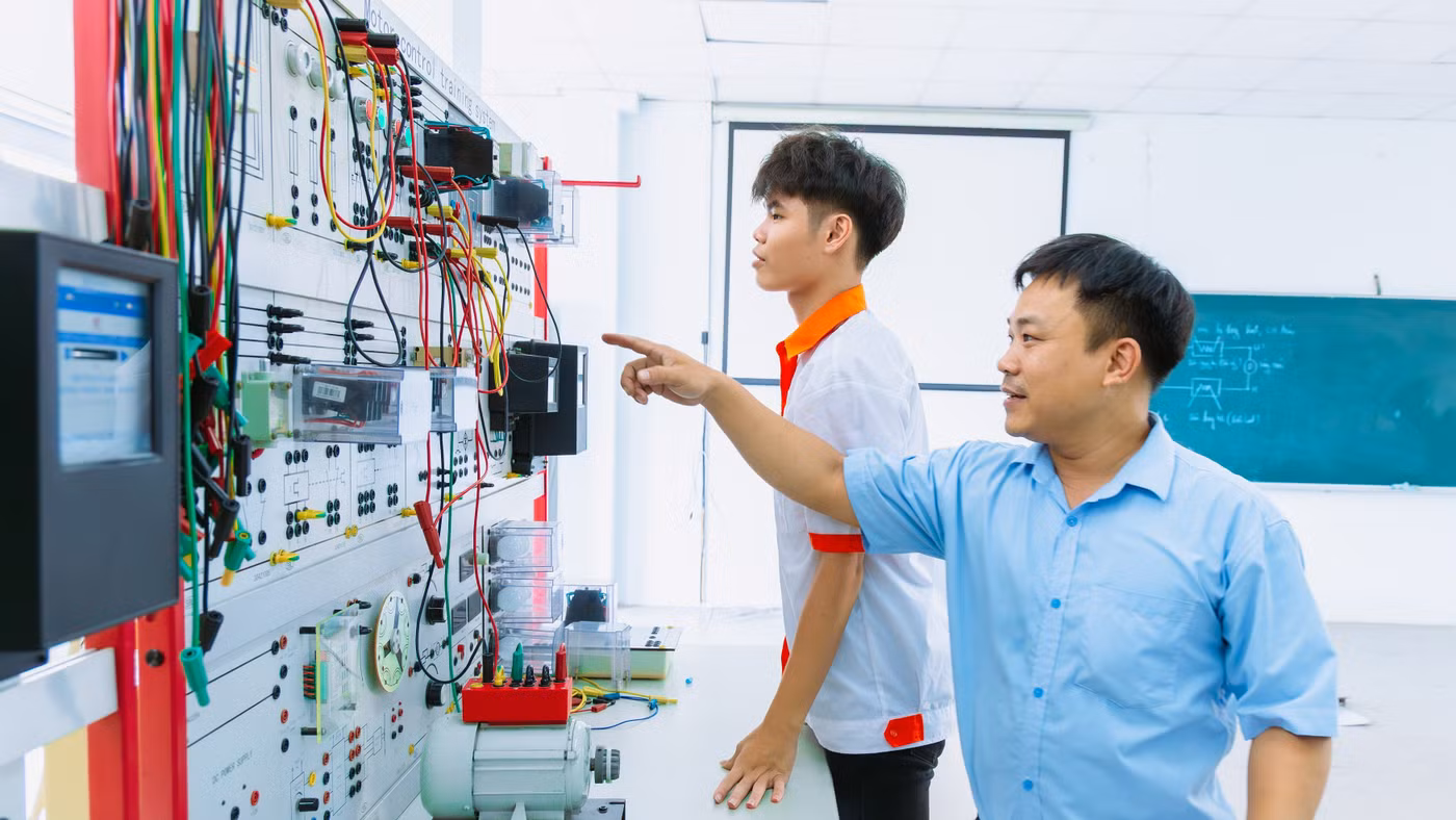 Sinh viên cao đẳng các ngành kỹ thuật, công nghệ tại TPHCM cũng có thể được hỗ trợ chi phí học tập. Ảnh: Cao đẳng Công nghệ cao Đồng An