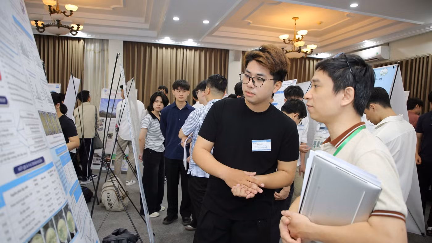 Sinh viên Trường Đại học Công nghệ (Đại học Quốc gia Hà Nội) tại Hội nghị Sinh viên nghiên cứu khoa học cấp trường năm 2026. Ảnh: Website nhà trường