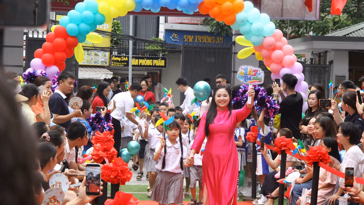 Trường Tiểu học Vĩnh Tuy (Vĩnh Hưng, Hà Nội) tổ chức đón học sinh lớp 1. Ảnh: TG