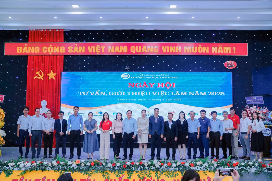dhkg-ngay-hoi-3.jpg