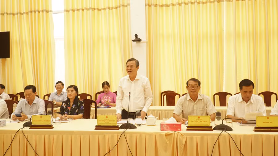 Ông Trương Cảnh Tuyên, Chủ tịch UBND TP Cần Thơ chủ trì và phát biểu cuộc họp.