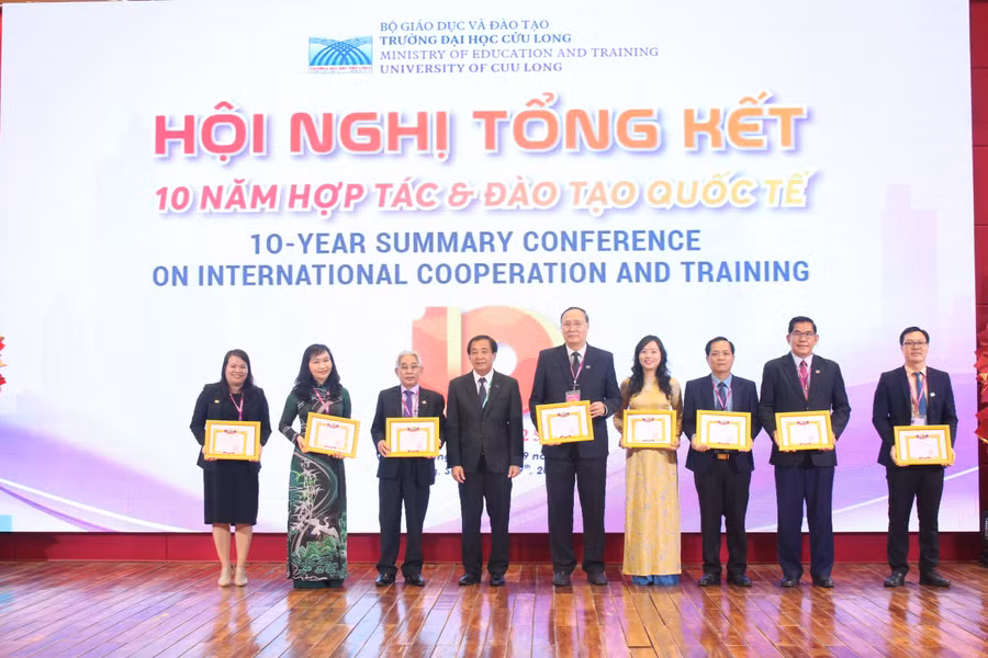 dhcl-tong-ket-dt-quoc-te-6.jpg