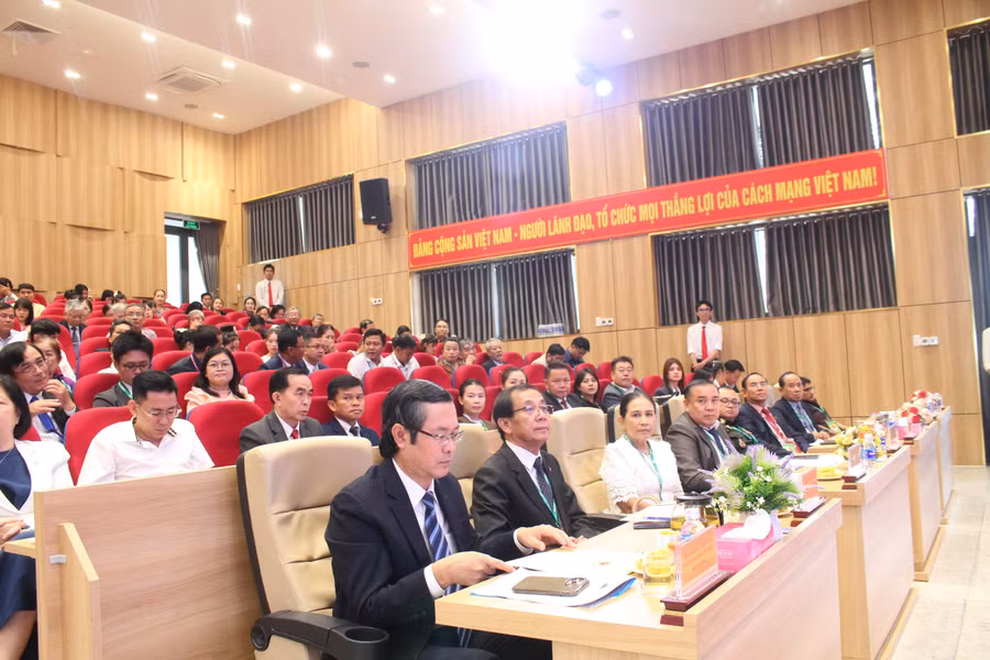 dhcl-tong-ket-dt-quoc-te-2.jpg