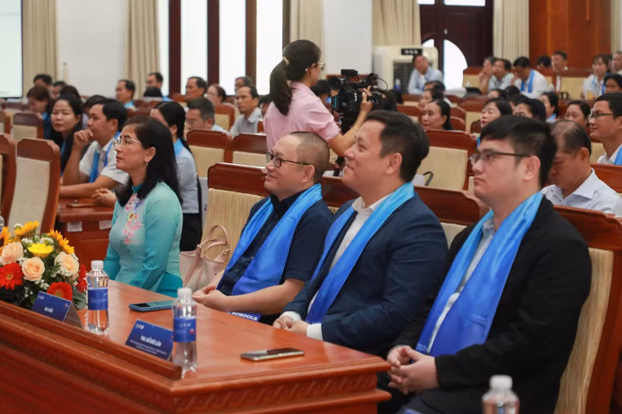 hieu-truong-40-hau-giang-2.jpg
