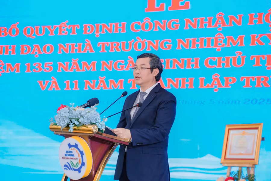 truong-dhkg-cong-bo-hdt-4.jpg