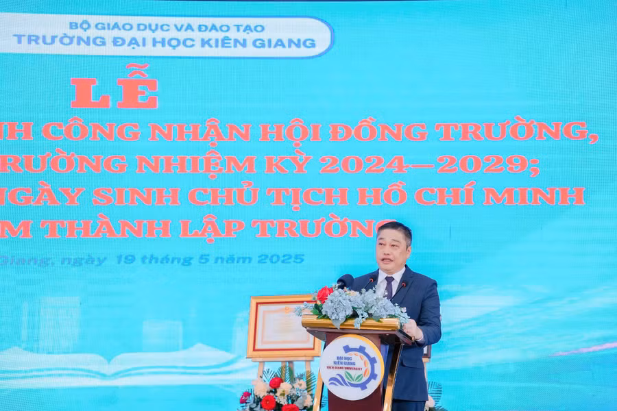 truong-dhkg-cong-bo-hdt-5.jpg
