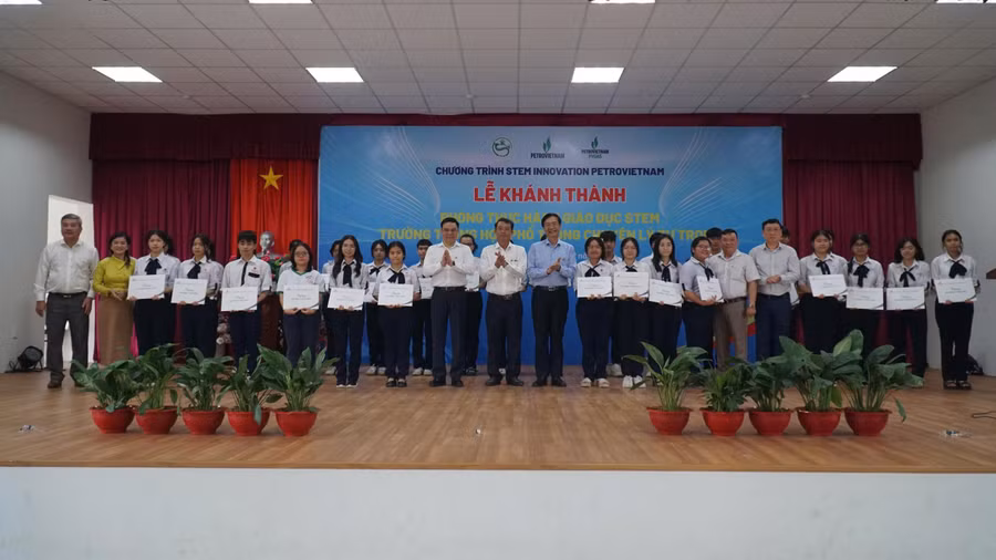 can-tho-khanh-thanh-stem-3.jpg