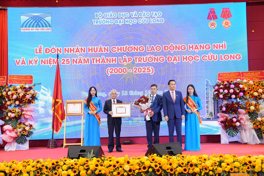dhcl-nhan-huan-chuong-lao-dong-5.jpg
