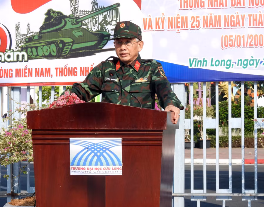 ruc-ro-duong-co-chien-thang-2.jpg
