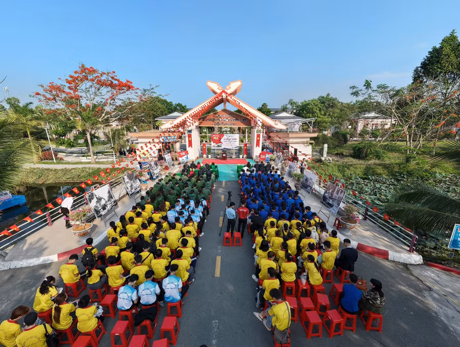 ruc-ro-duong-co-chien-thang-3.jpg