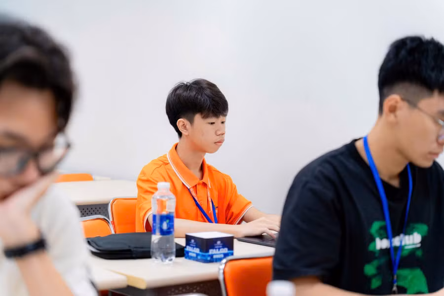 nam-sinh-lop-10-anh-2.jpg