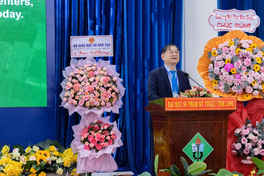 dh-spkt-vinh-long-hoi-thao-2.jpg