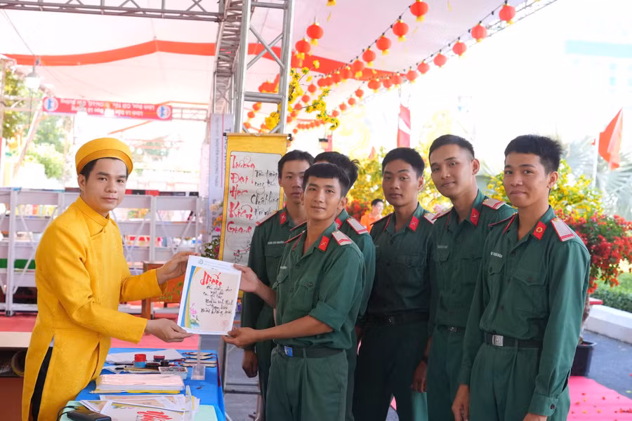 dhkg-van-hoa-doc-2.jpg
