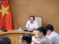 Phó Thủ tướng Lê Tiến Châu chủ trì cuộc họp về tình hình in, phát hành và cung ứng sách giáo khoa năm học 2026-2027 - Ảnh: chinhphu.vn/Thu Sa