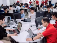 Buổi thực hành của khoá học về Prompt Engineering, do Trường Công nghệ Thông tin và Truyền thông (Đại học Bách khoa Hà Nội) tổ chức. Ảnh: NVCC.