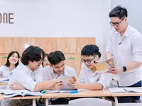 Xem xét lại định mức tiết dạy của cán bộ quản lý là vấn đề được đặt ra sau sáp nhập trường.