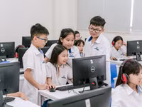 Học sinh Phenikaa School.