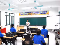 Nhà giáo trình giảng tại Hội giảng nhà giáo giáo dục nghề nghiệp năm 2026 tỉnh Hưng Yên. Ảnh: Đinh Chiến