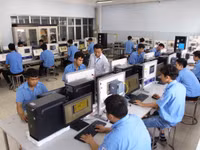 Giờ học tại Trường CĐ Kỹ thuật Cao Thắng.