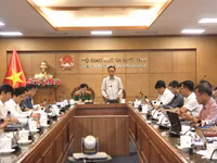 Bộ trưởng Hoàng Minh Sơn; Thiếu tướng Nguyễn Ngọc Cương chủ trì điểm cầu Bộ GD&ĐT.