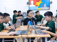 Học sinh Trường Liên cấp Tiểu học & THCS Ngôi Sao Hà Nội trải nghiệm hoạt động học tập trên nền tảng số.