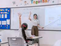 Không tổ chức thi học sinh giỏi cấp trường, cấp xã, trừ trường hợp tổ chức để phát hiện, tuyển chọn đội tuyển học sinh giỏi tham dự kỳ thi do cấp trên tổ chức.