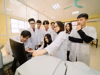 Giảng viên, sinh viên Trường ĐH Thủy Lợi.