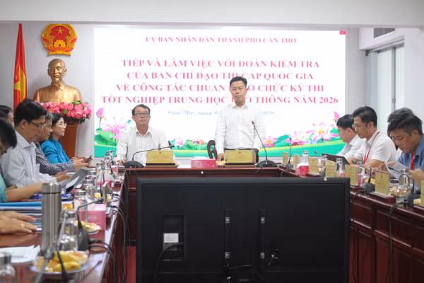 Đoàn công tác của Bộ GD&ĐT do Thứ trưởng Lê Quân làm Trưởng đoàn làm việc với BCĐ Kỳ thi tốt nghiệp THPT năm 2026 TP Cần Thơ.
